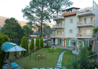 Consult with The Vivaak Villa to book the best private luxury villa in kasauli
