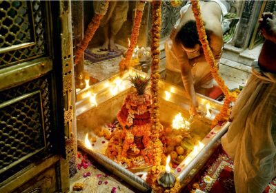 Experience the power of the Kashi Vishwanath Aarti Time